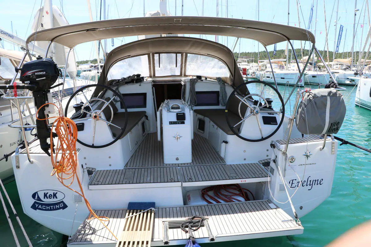 Evelyne, Sun Odyssey 410, pogled s krme