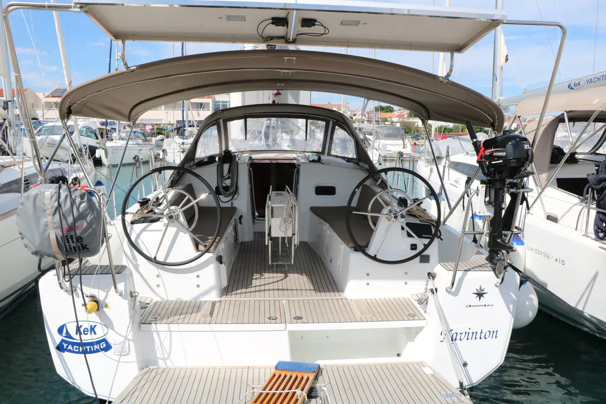 Kavinton, Sun Odyssey 380, kokpit