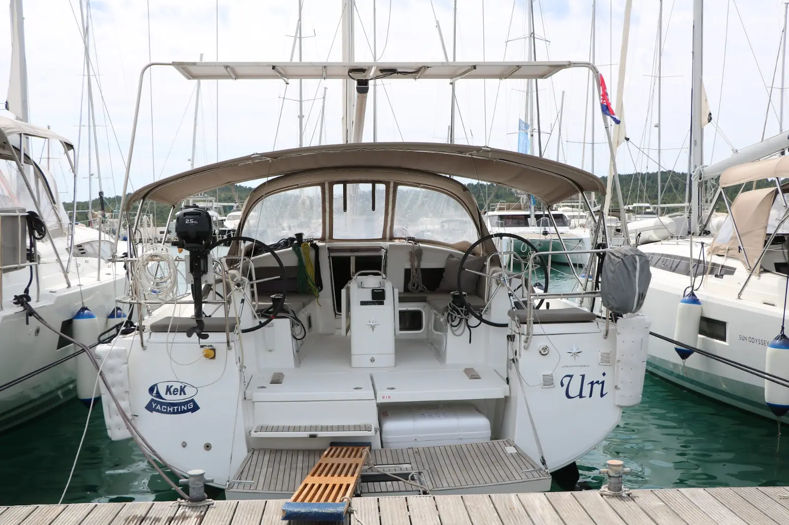 Uri, Sun Odyssey 440, stern view